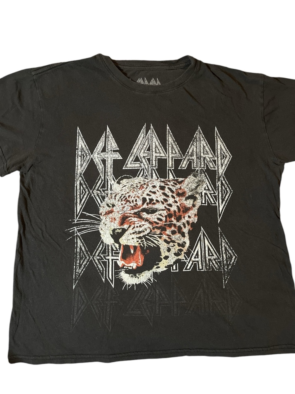 Def Leppard Black Grunge Short Sleeve Graphic Tee Fast shipping! 100% Cotten